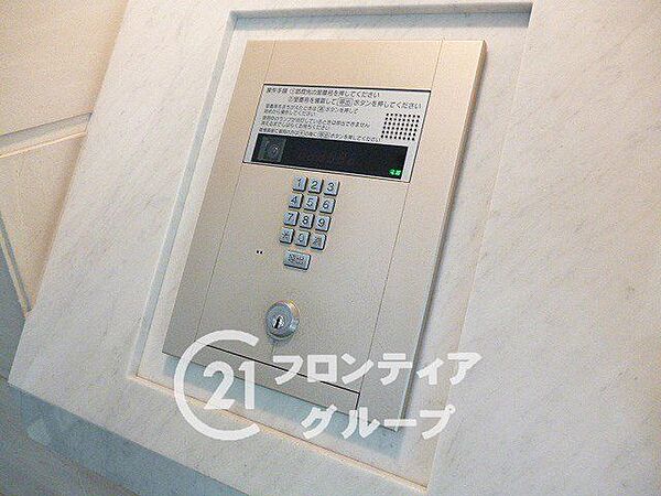 マンションのオートロックは高いセキュリティで不審者を防ぎ、住民に安心感を提供します