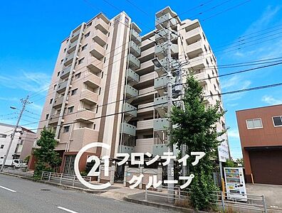 外観:モダンなデザインが魅力のマンション外観は、スタイリッシュで洗練された印象を与え、住む人のセンスを引き立てます。周囲の景観とも調和し、日々の生活に彩りを添えます 外観:モダンなデザインが魅力のマンション外観は、スタイリッシュで洗練された印象を与え、住む人のセンスを引き立てます。周囲の景観とも調和し、日々の生活に彩りを添えます