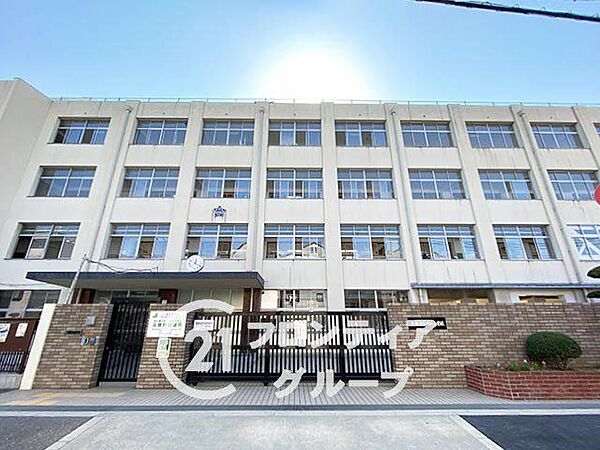 大阪市立川辺小学校 徒歩14分。 1100m
