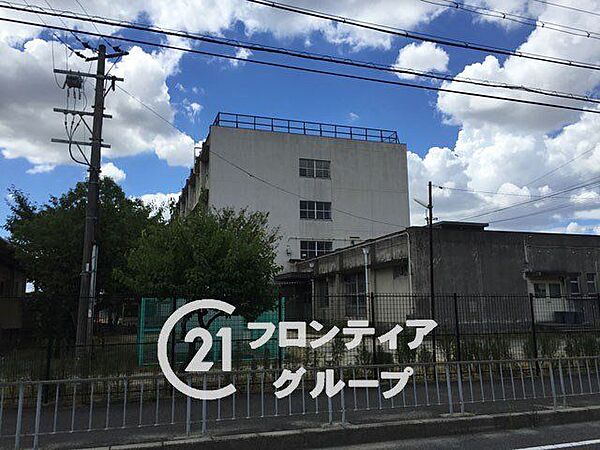 東大阪市立加納小学校 徒歩10分。 760m