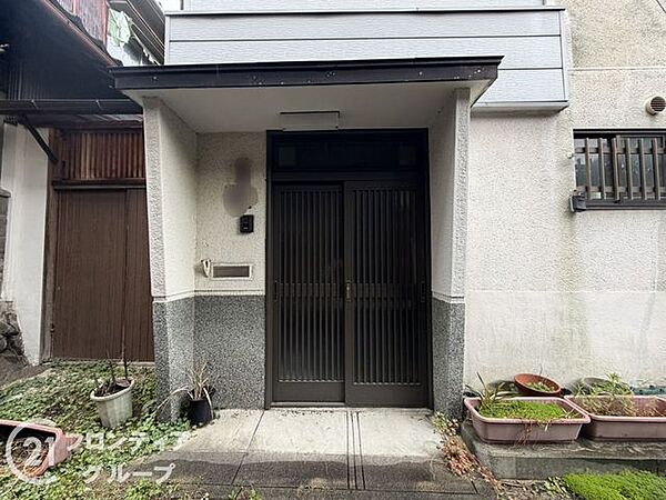 閑静な住宅街で居住に最適です。