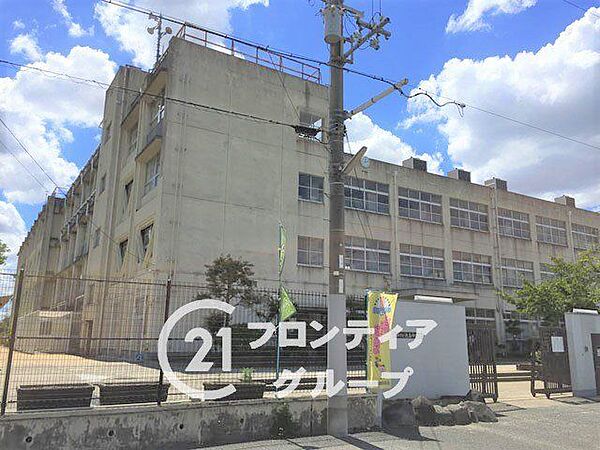 東大阪市立義務教育学校池島学園中学部 徒歩10分。 750m