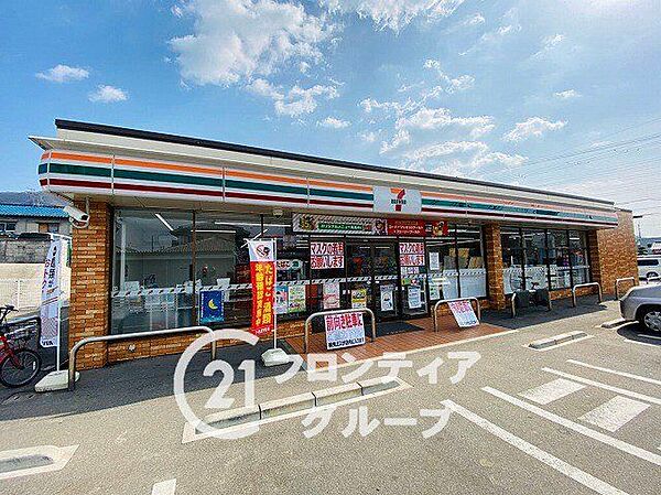 セブンイレブン八尾垣内3丁目店 徒歩3分。 190m