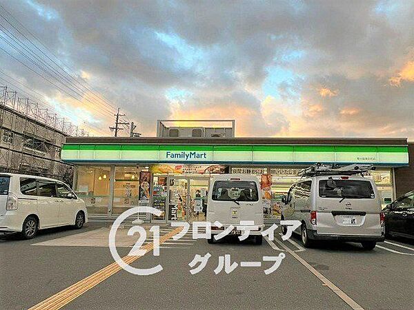 ファミリーマート東大阪南荘町店 徒歩7分。 540m