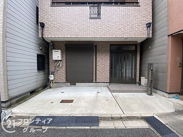 安全性を重視した駐車場で、安心して車を停められる環境です