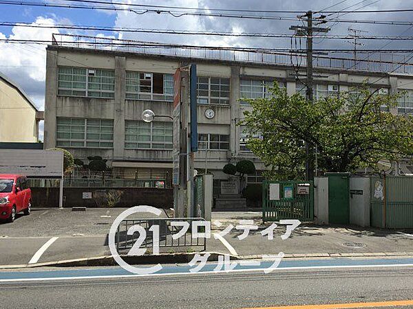 東大阪市立若江小学校 徒歩9分。 690m