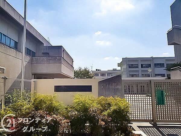 八尾市立志紀中学校 徒歩12分。 950m