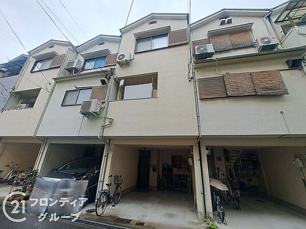 中古とは思えないほど清潔感のある佇まいが魅力的ですね！前オーナー様の丁寧な管理のおかげで、入居後も気持ちよく過ごせる良好なコンディションが維持されていますね！