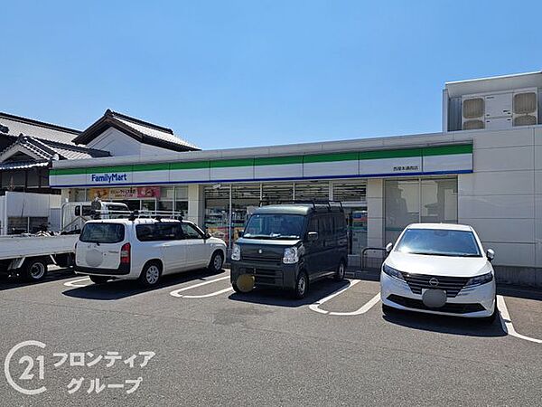ファミリーマート西堤本通西店 徒歩2分。 160m