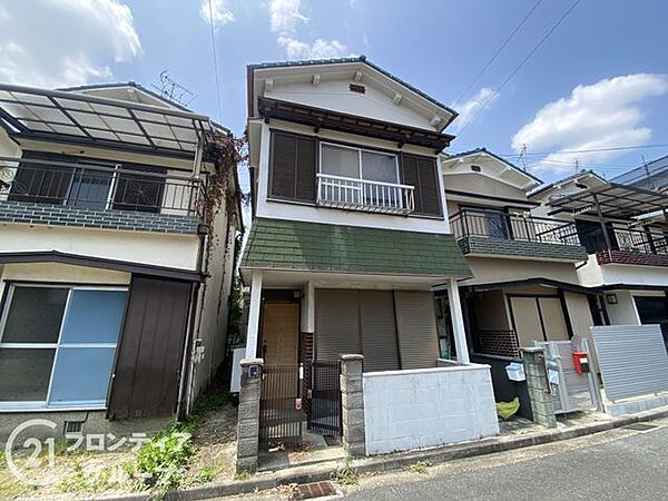 「解体前」穏やかな時間が流れる閑静な住宅街で、日差しをたっぷり感じられる立地が魅力ですね！自由設計でこだわりを詰め込んだ家を建てれば、毎日の生活がもっとワクワクします。