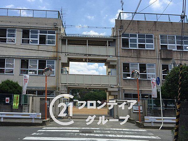 東大阪市立北宮小学校 徒歩12分。 940m