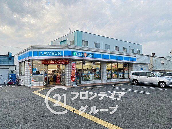 ローソン八尾南木の本店 徒歩8分。 580m