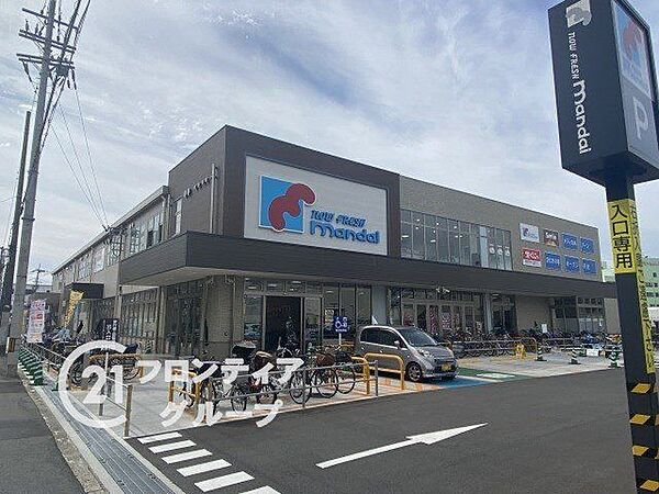 万代巽南店 徒歩8分。 570m