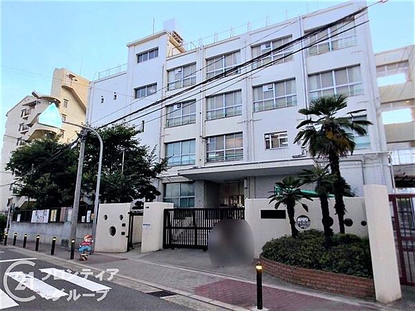 大阪市立放出小学校 徒歩9分。 710m