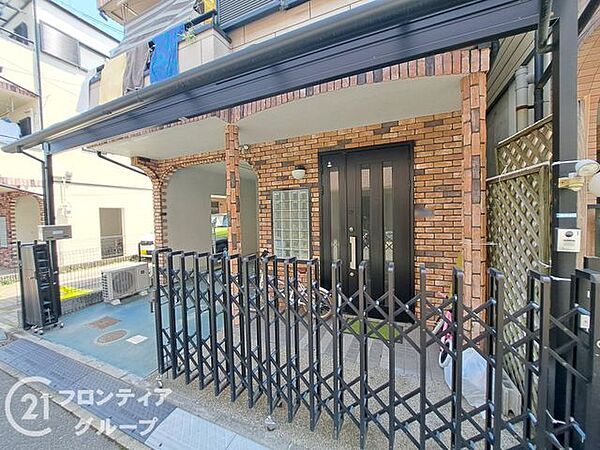 趣のある玄関が、ご家族の帰りをお出迎えしてくれます