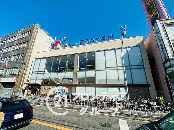 万代山本店 徒歩9分。 680m