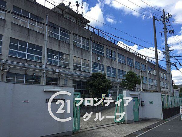 東大阪市立鴻池東小学校 徒歩9分。 720m