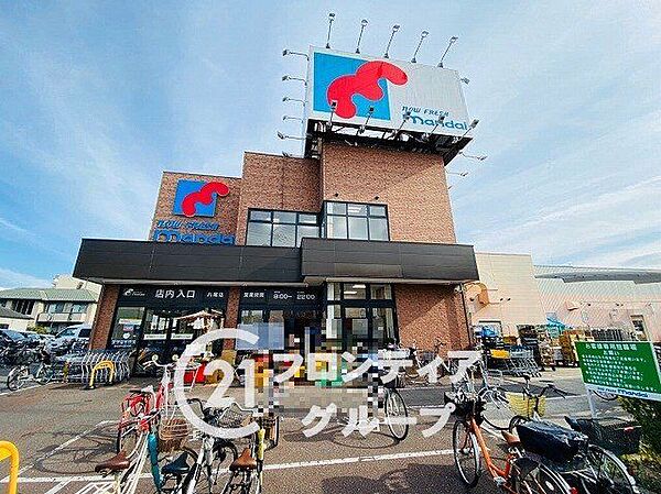 万代八尾店 徒歩3分。 220m