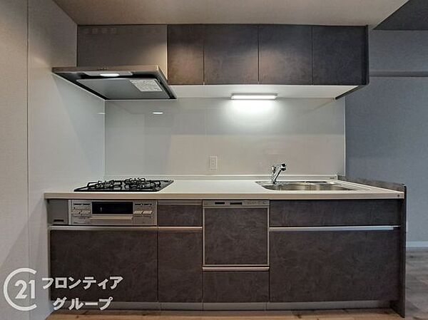 広々としたシステムキッチンで、毎日、家族みんなで料理を楽しめます