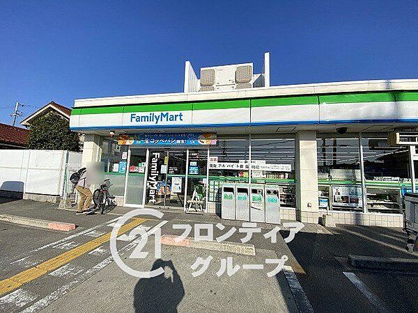 ファミリーマート曙川東一丁目店 徒歩4分。 310m