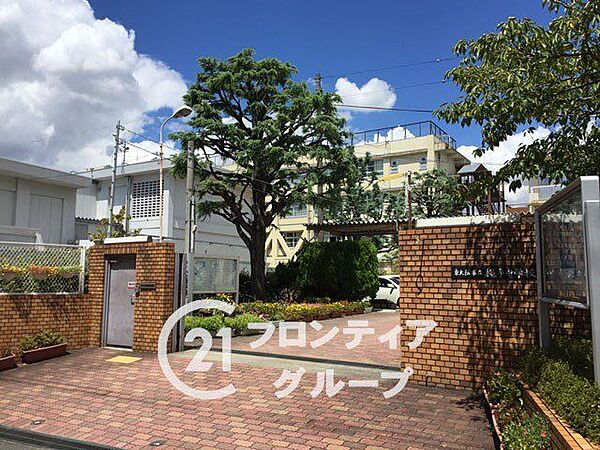 東大阪市立縄手中学校 徒歩9分。 710m