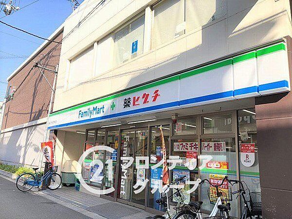 ファミリーマート薬ヒグチ弥刀駅前店 徒歩3分。 170m