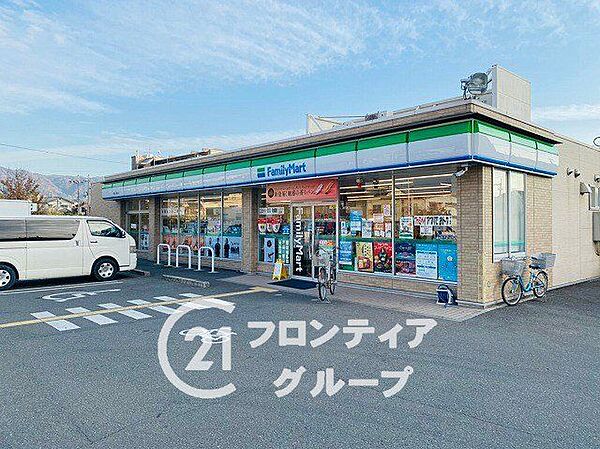 ファミリーマート八尾小畑町店 徒歩6分。 450m
