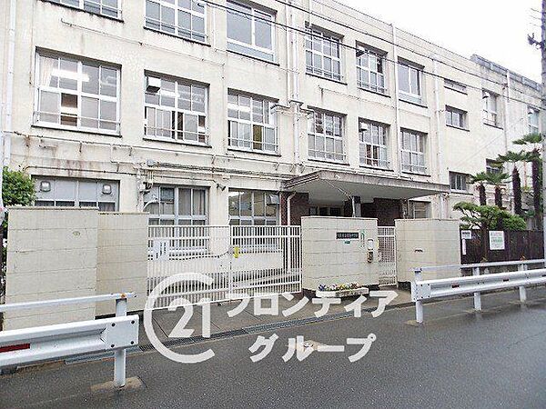 大阪市立東陽中学校 徒歩12分。 890m