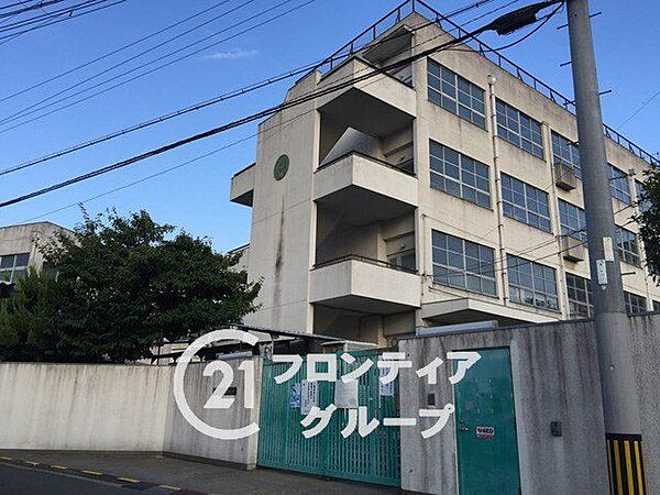 東大阪市立英田南小学校 徒歩3分。 240m