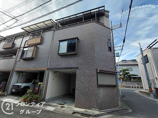住まい選びは、価格や立地だけでなく、将来の暮らし方まで含めて考えることが大切です。今の段階で気になっていることを、まずスタッフに話してみてください