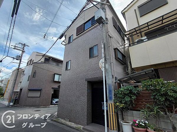 エリアの特性や周辺環境についての情報提供も行っています。物件だけでなく、地域の暮らしやすさも含めてご確認いただけます