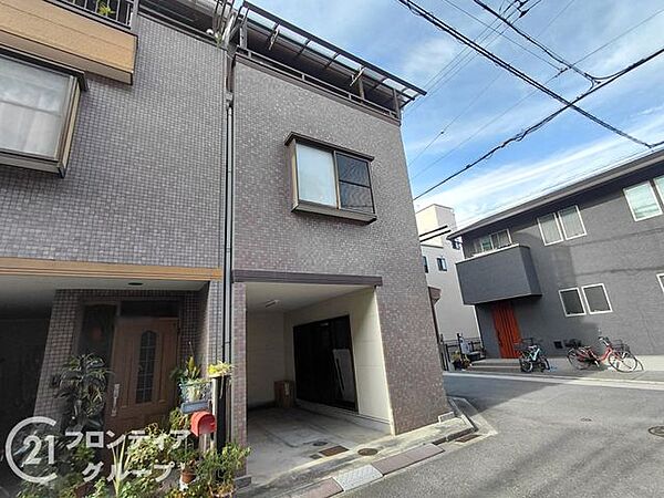 住まい探しで後悔しないためのポイントをスタッフがお伝えします。検討中の方もそうでない方も、まずは一度お話を聞かせてください