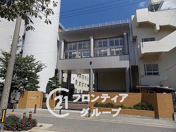 大阪市立玉津中学校 徒歩11分。 810m