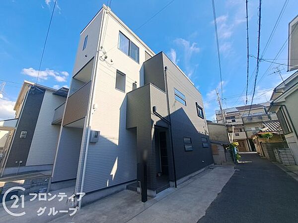 はじめてのマイホーム購入は、わからないことだらけで当然です。資金計画から物件選びまで、順を追ってスタッフが一緒に考えていきます