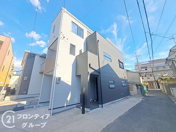 住まい選びは、価格や立地だけでなく、将来の暮らし方まで含めて考えることが大切です。今の段階で気になっていることを、まずスタッフに話してみてください