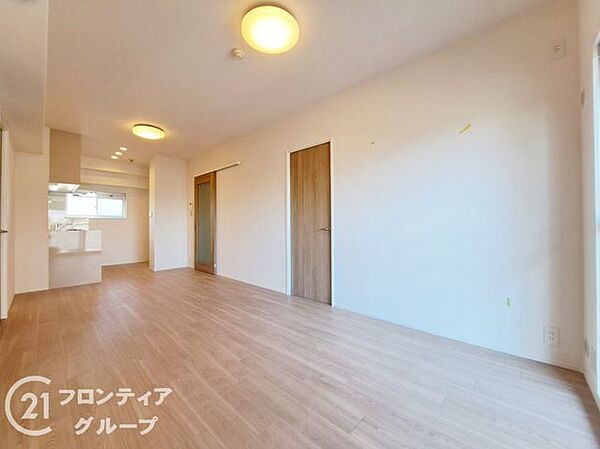 はじめてのマイホーム購入は、わからないことだらけで当然です。資金計画から物件選びまで、順を追ってスタッフが一緒に考えていきます