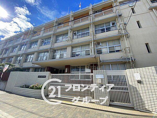 大阪市立大和川中学校 徒歩5分。 330m