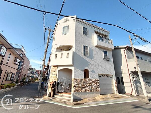 住まい選びは、価格や立地だけでなく、将来の暮らし方まで含めて考えることが大切です。今の段階で気になっていることを、まずスタッフに話してみてください