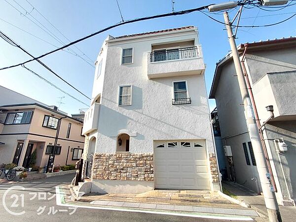 はじめてのマイホーム購入は、わからないことだらけで当然です。資金計画から物件選びまで、順を追ってスタッフが一緒に考えていきます