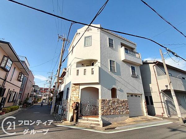 住まい選びは、価格や立地だけでなく、将来の暮らし方まで含めて考えることが大切です。今の段階で気になっていることを、まずスタッフに話してみてください
