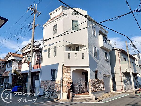 エリアの特性や周辺環境についての情報提供も行っています。物件だけでなく、地域の暮らしやすさも含めてご確認いただけます