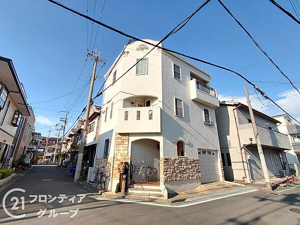 住まい探しで後悔しないためのポイントをスタッフがお伝えします。検討中の方もそうでない方も、まずは一度お話を聞かせてください