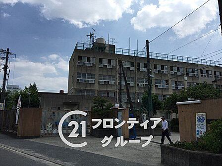 東大阪市立藤戸小学校 徒歩14分。 1100m