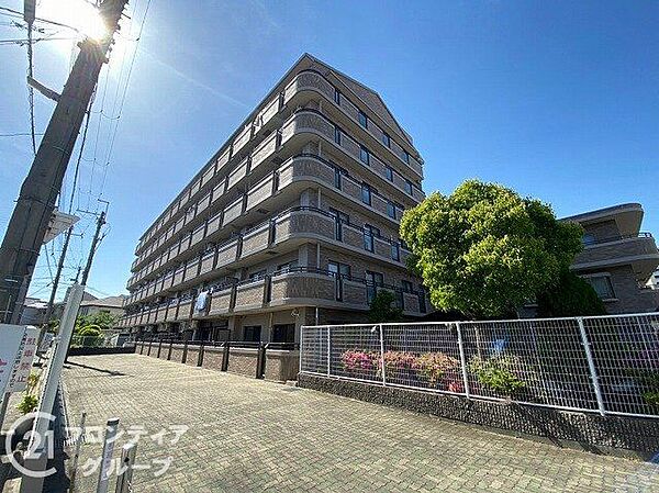 住まい選びは、価格や立地だけでなく、将来の暮らし方まで含めて考えることが大切です。今の段階で気になっていることを、まずスタッフに話してみてください