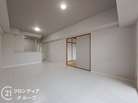 大空間リビングは毎日家族が笑顔で生活する空間であるリビング。広さと明るさには拘ってほしい空間です。お子様の成長に合わせて家具の配置なども広いからこそ可能です。