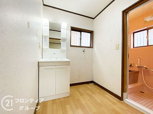 スタイリッシュな洗面所は、毎日の身支度が楽しくなるだけでなく、機能性も高く使いやすいデザインです！