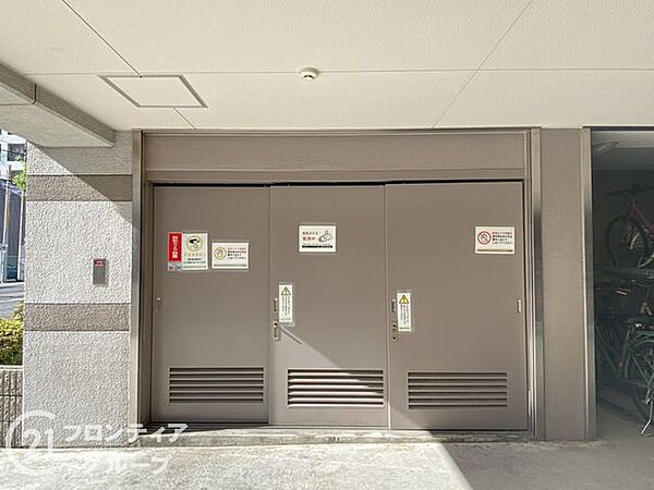 マンションの共有部分は、安全性に配慮した設計が施されています。防犯設備や照明の配置が最適化され、住人の安心を守ります。どのエリアも清潔で快適に保たれており、家族全員が安心して過ごせる環境です。
