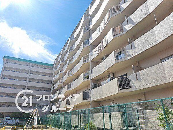 住まい選びは、価格や立地だけでなく、将来の暮らし方まで含めて考えることが大切です。今の段階で気になっていることを、まずスタッフに話してみてください