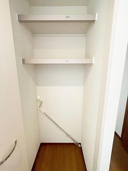 便利な2階廊下の物入