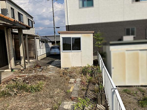 敷地内